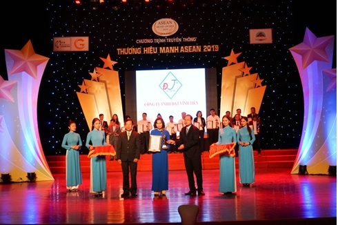 Dat Vinh Tien received Top 50 ASEAN Strong Brand Awards