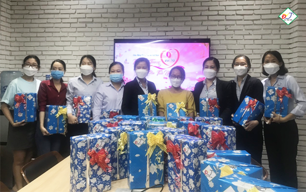 “Cảm động” ngày Phụ nữ Việt Nam 20/10 ấm áp của Đạt Vĩnh Tiến