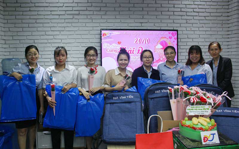 Ấm áp ngày Phụ Nữ Việt Nam 20/10/2022 tại ĐẠT VĨNH TIẾN