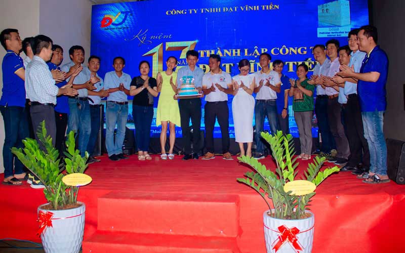 ĐẠT VĨNH TIẾN - 17 Năm vươn ra biển lớn