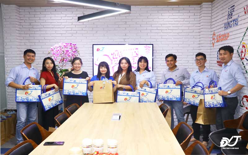 Tôn Vinh Phái Đẹp Nhân Ngày Quốc Tế Phụ Nữ 8 tháng 3