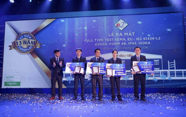 Đạt Vĩnh Tiến cống bố Giấy chứng nhận KEMA Type Test cho tủ điện hạ thế 6300 A, 100 kA, Form 4B và IP43