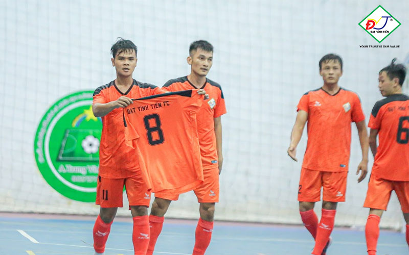 Vô địch bóng đá