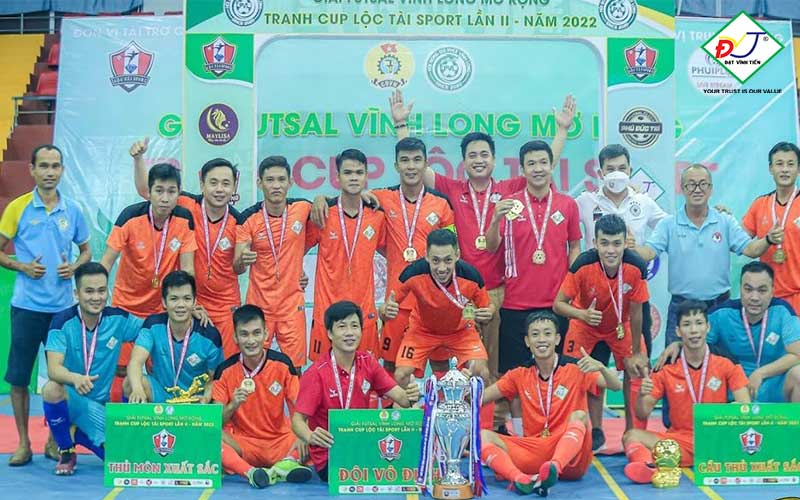 Đạt Vĩnh Tiến vô địch bóng đá