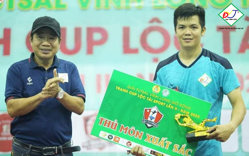 Đạt Vĩnh Tiến vô địch bóng đá
