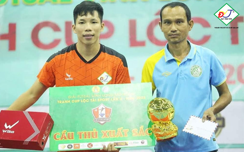 Vô địch bóng đá