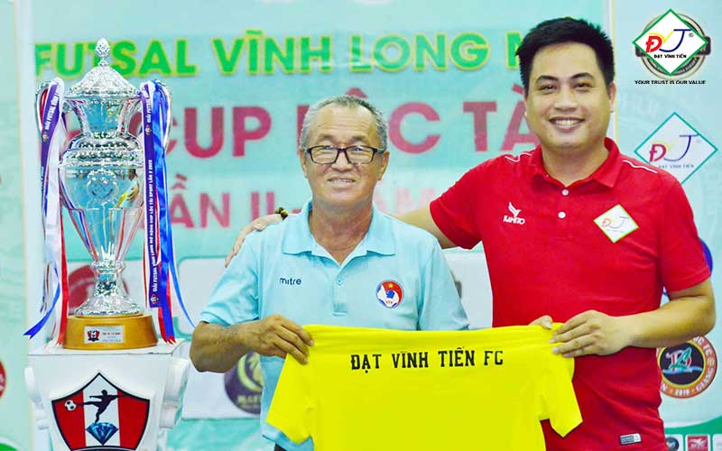 đạt vĩnh tiến vô địch bóng đá